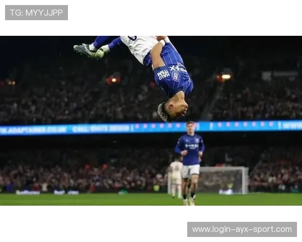 切尔西前锋训练：禁区内的第一触球与快速射门成为焦点