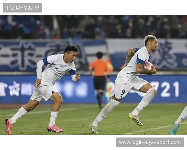 武汉三镇连续的压迫让对方战术执行出现疏漏